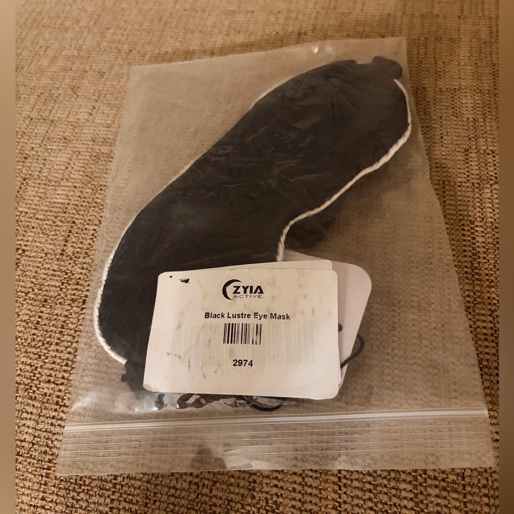 ZYIA Active Women’s Black & White Piping Lustre Satin - feel Eye Mask